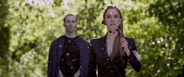 Chiara in una scena della serie