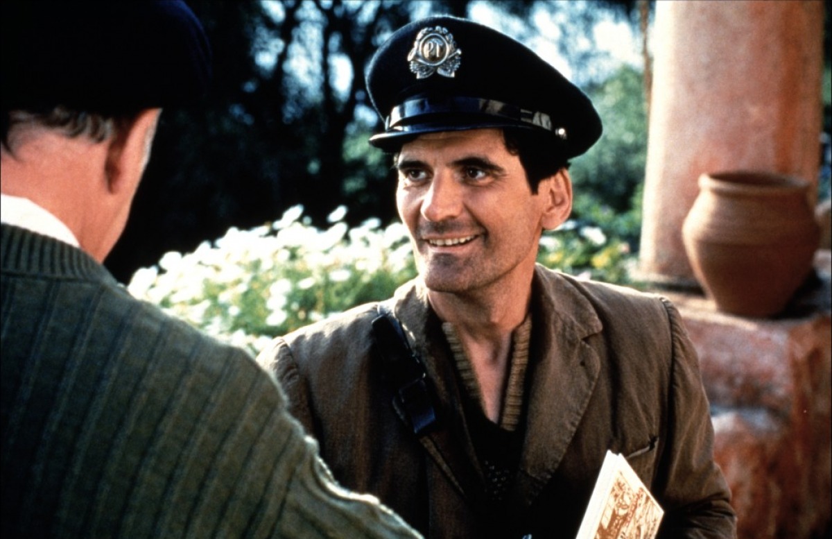 Massimo Troisi ne "Il Postino", suo film d'addio (1994)